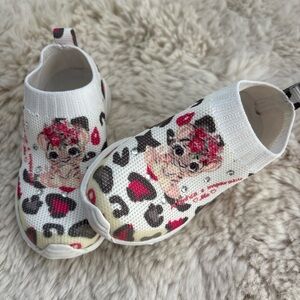 Girls Adorable Tiger Sneakers Size 4